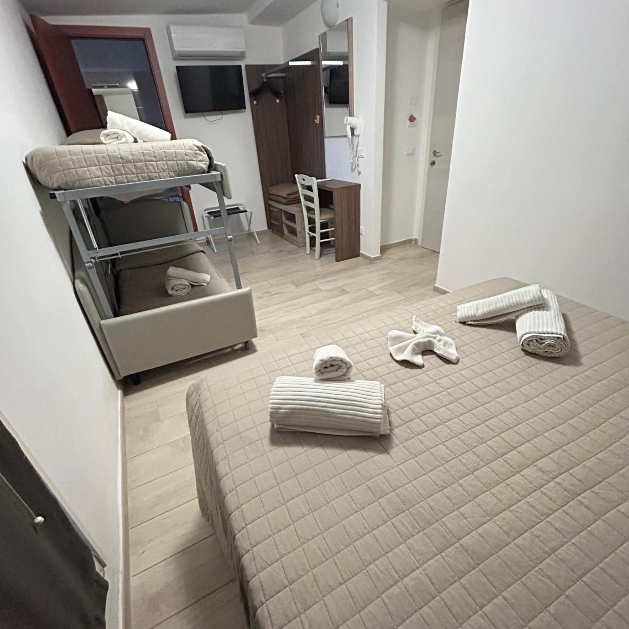 Hotel Bed And Book リミニ エクステリア 写真