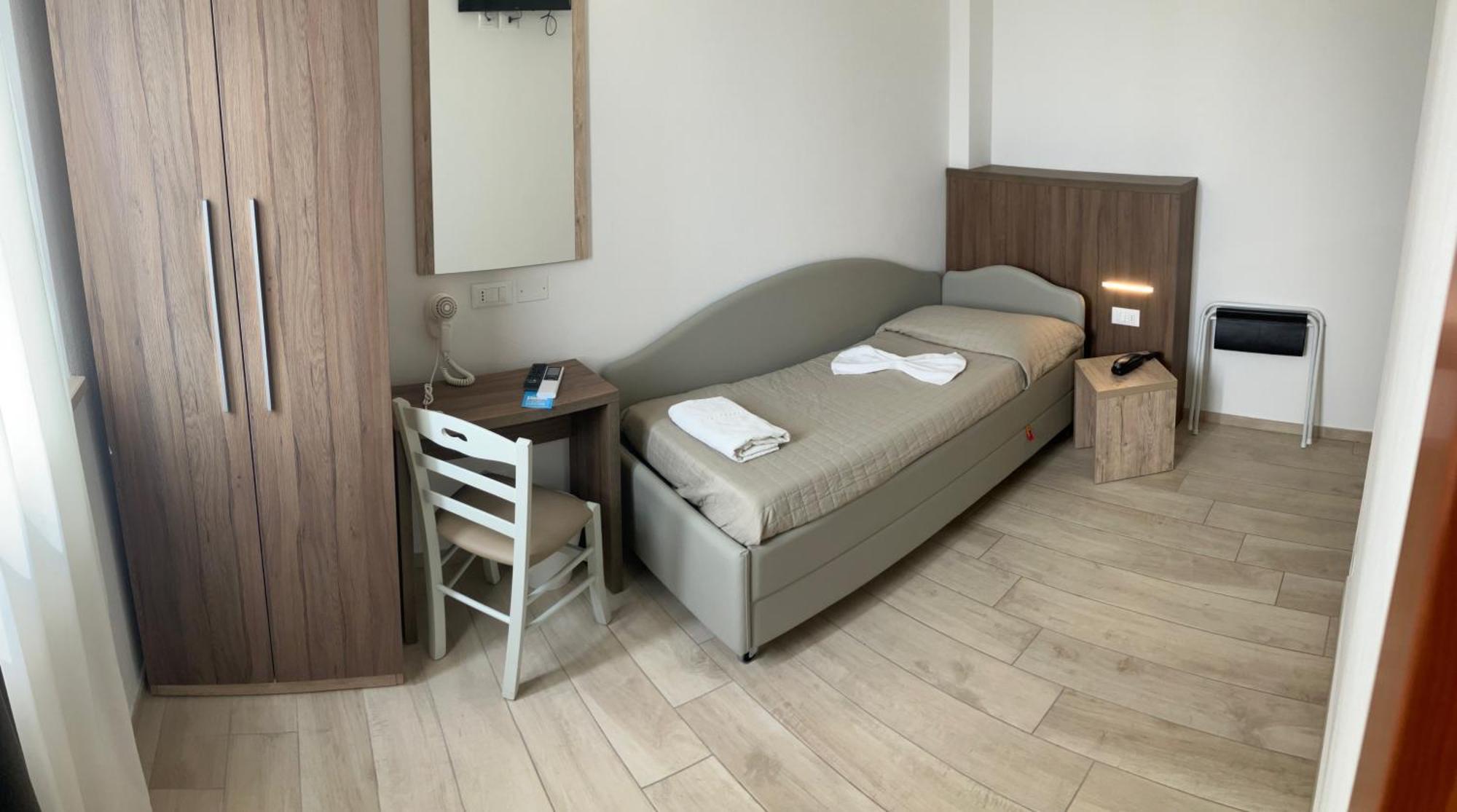 Hotel Bed And Book リミニ エクステリア 写真